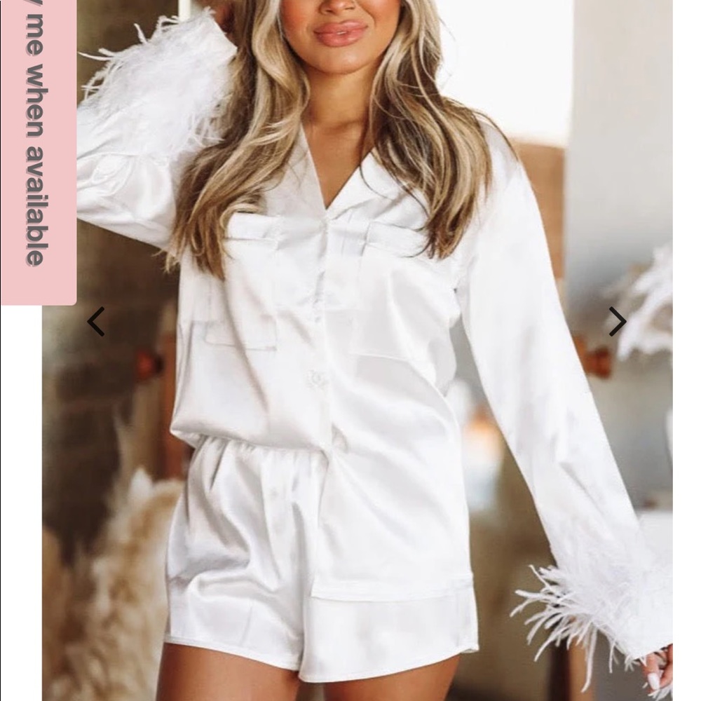 White, feathered sleep set